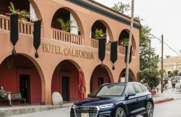 Audi Q5, 2017, Hotel California, upright, crop