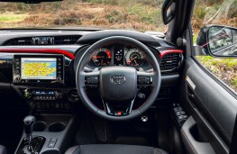 Toyota HiLux, 2025, interior