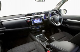 Toyota Hilux, interior