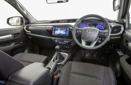 Toyota Hilux, 2016, interior, manual