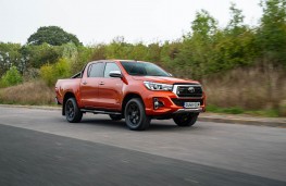 Toyota HiLux, front