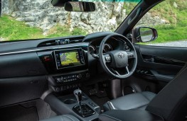 Toyota HiLux, interior