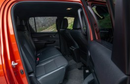 Toyota HiLux, interior