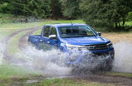 Toyota Hilux, 2016, off road, splash