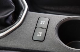 Toyota Hilux, 2016, drive mode buttons