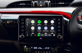 Toyota HiLux, 2025, display screen