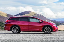 Honda Civic Tourer side