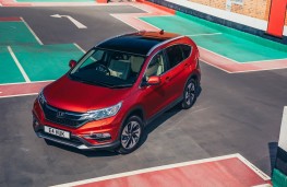 Honda CR-V, static above