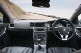 Volvo V60 dash