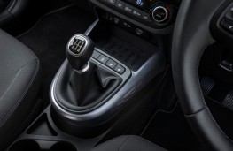 Hyundai i10, 2025, gear lever