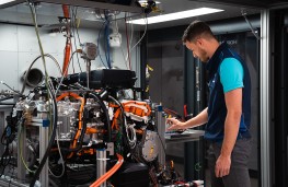 BMW hydrogen fuel cell engine, 2025, with technician at Steyr