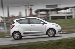 Hyundai i10, side action