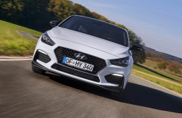 Hyundai i30 Fastback N Line head on