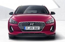 Hyundai i30 Tourer head on