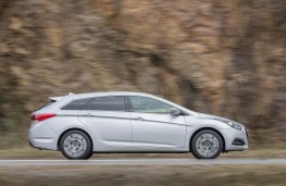 Hyundai i40 Tourer, side