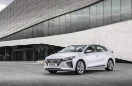 Hyundai Ioniq Hybrid, front
