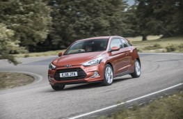 Hyundai i20 Coupe, front, driving