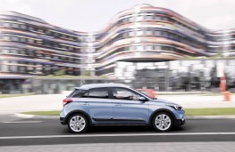 Hyundai i20 Active, side