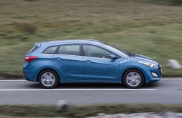 Hyundai i30 Tourer, side