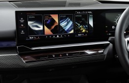 BMW i5 Touring M60 xDrive, 2024, display screen