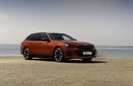 BMW i5 Touring M60 xDrive, 2024, side