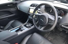 Jaguar XE R-Sport, interior