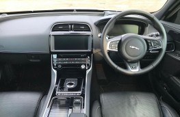 Jaguar XE R-Sport, interior