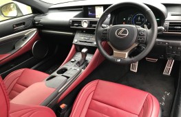 Lexus RC 300h, interior