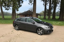 Peugeot 308 SW, front quarter 2