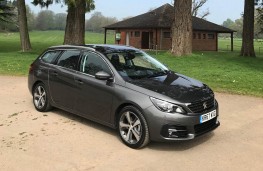 Peugeot 308 SW, front