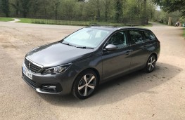 Peugeot 308 SW, front