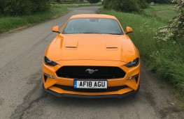 Ford Mustang, front