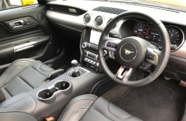 Ford Mustang, interior