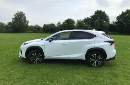 Lexus NX300h F Sport, side