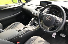 Lexus NX300h F Sport, interior