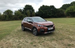 Peugeot 3008 GT, front