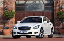 Infiniti M37 S Premium, front