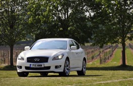 Infiniti M30dS Premium front static