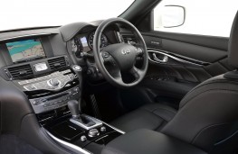 Infiniti M30dS Premium interior