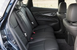 Infiniti Q70, rear seats