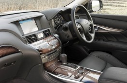 Infiniti Q70, dashboard