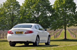 Infiniti M30d rear