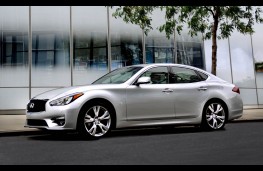 Infiniti Q70