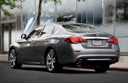 Infiniti Q70, rear