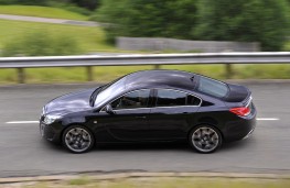 Vauxhall Insignia VXR, side