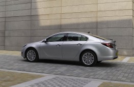 Vauxhall Insignia, side