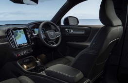 Volvo XC40 B3, 2025, interior