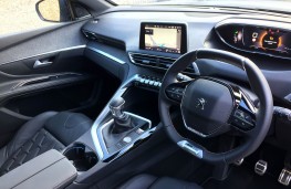 Peugeot 5008, 2017, interior, manual