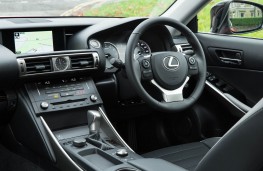 Lexus IS 200t, interior