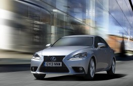 Lexus IS 300h, front